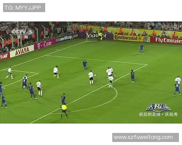 足球明星卡通立牌图展示运动魅力与青春活力的完美结合