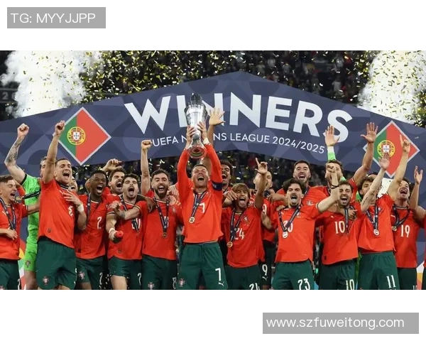 国际足球明星赛大罗重返赛场展现传奇风采引发球迷热潮