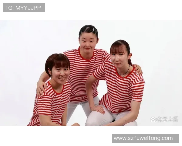 篮球明星与桃子亲密合影展现甜蜜时刻引发粉丝热议